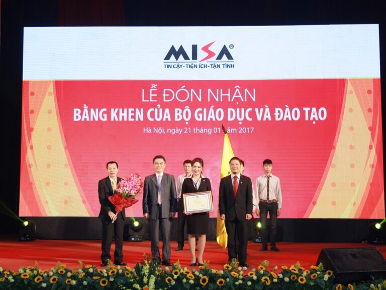 MISA vinh dự đón nhận bằng khen từ Bộ Giáo dục & Đào tạo