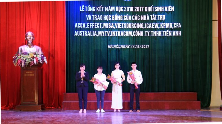 Văn phòng MISA Hà Nội trao nhiều suất học bổng cho sinh viên các trường nhân ngày Khai giảng