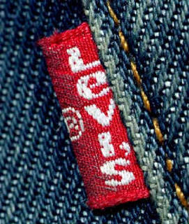 Gia công Levi’s và Levi’s chính hãng đối đầu không hẹn trước